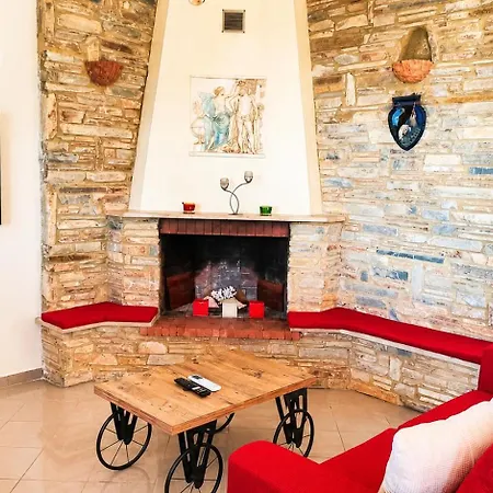 Holiday home George's House Nea Plagia