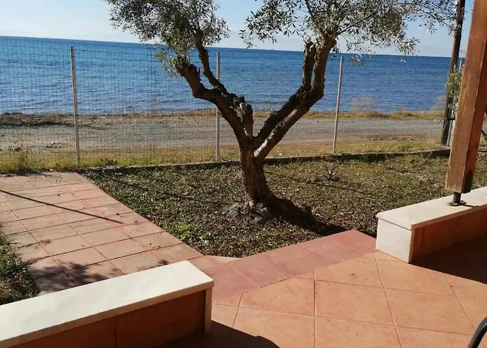 George's House * Nea Plagia